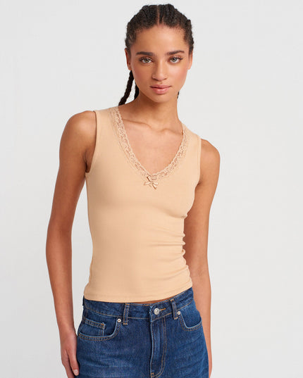 31778 Dantel Detaylı Top-Bej