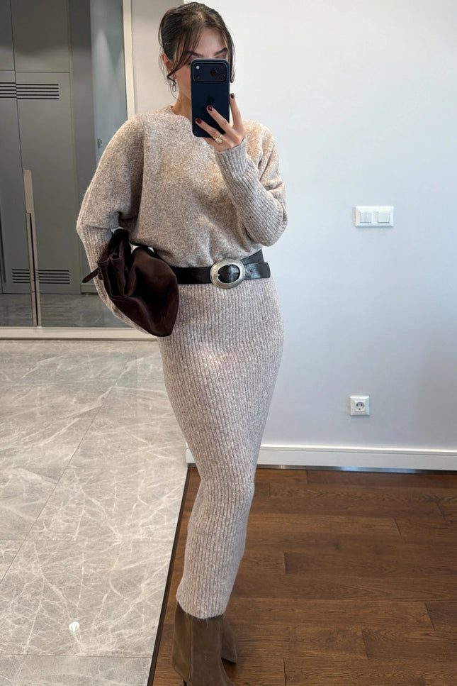 Elegant Knit Midi Dress with Pencil Skirt, Comfortable Standard Fit