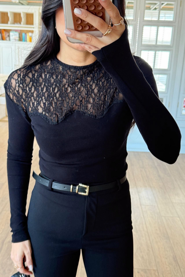 Onwegols Stand-Up Lace Blouse