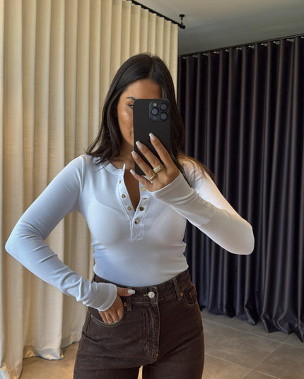 Via Basic White with Button