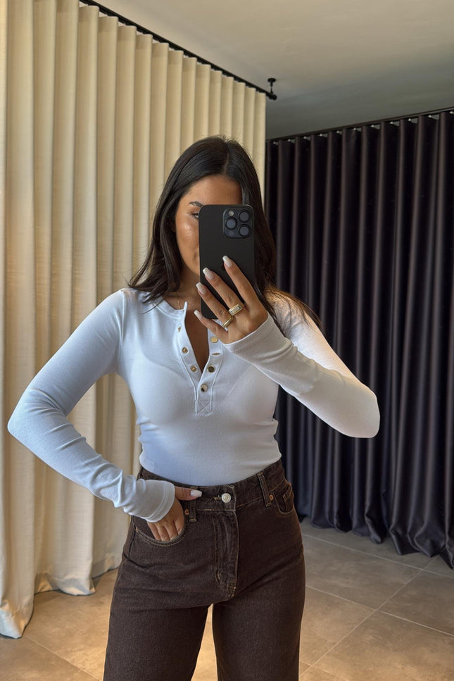 Via Basic White with Button