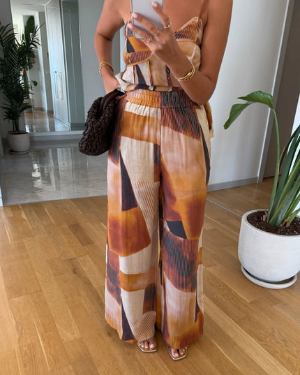 Printed Sleeveless Blouse and Trousers Set