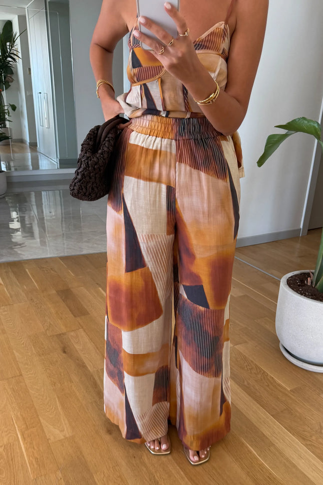 Printed Sleeveless Blouse and Trousers Set