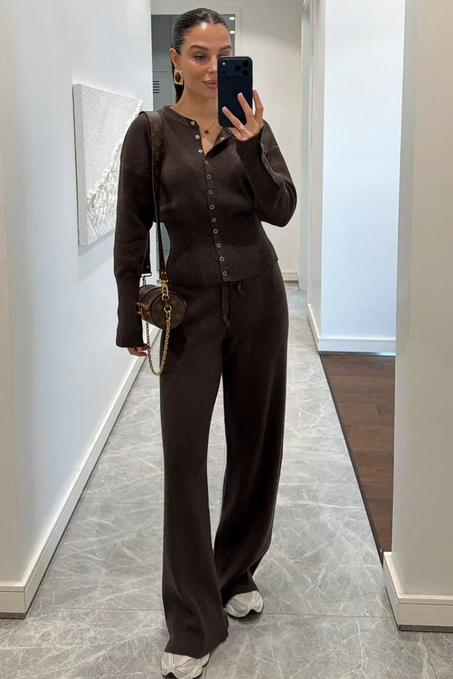 Chic Waist-Detailed Two-Piece Knit Set: Comfortable, Stylish, Versatile Outfit