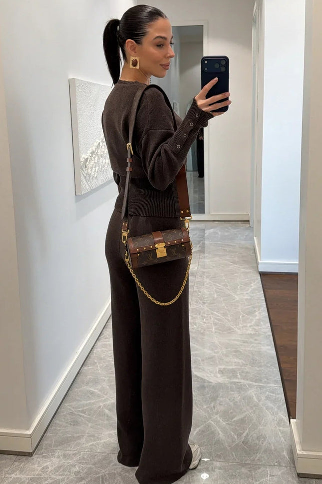 Chic Waist-Detailed Two-Piece Knit Set: Comfortable, Stylish, Versatile Outfit