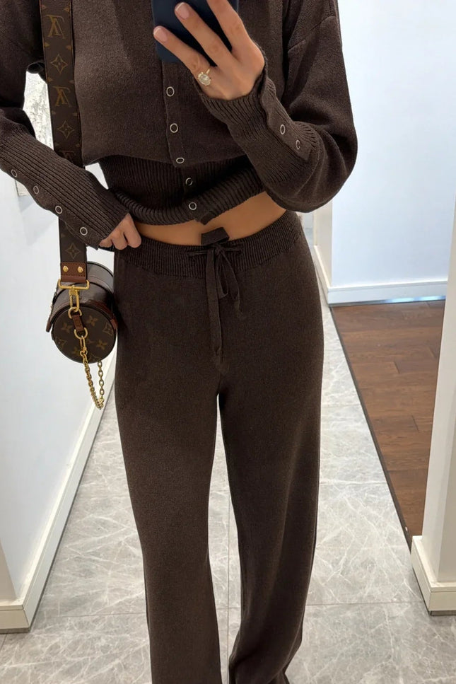Chic Waist-Detailed Two-Piece Knit Set: Comfortable, Stylish, Versatile Outfit