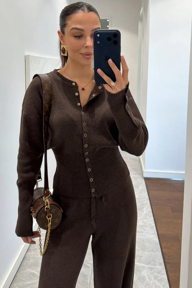 Chic Waist-Detailed Two-Piece Knit Set: Comfortable, Stylish, Versatile Outfit
