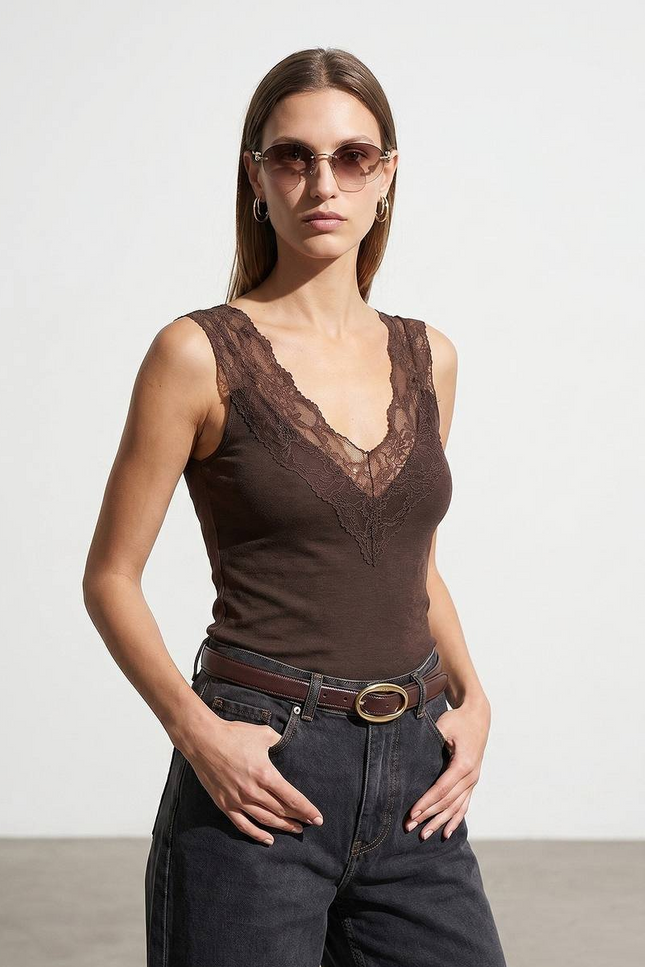 Dilvin V neck lace top