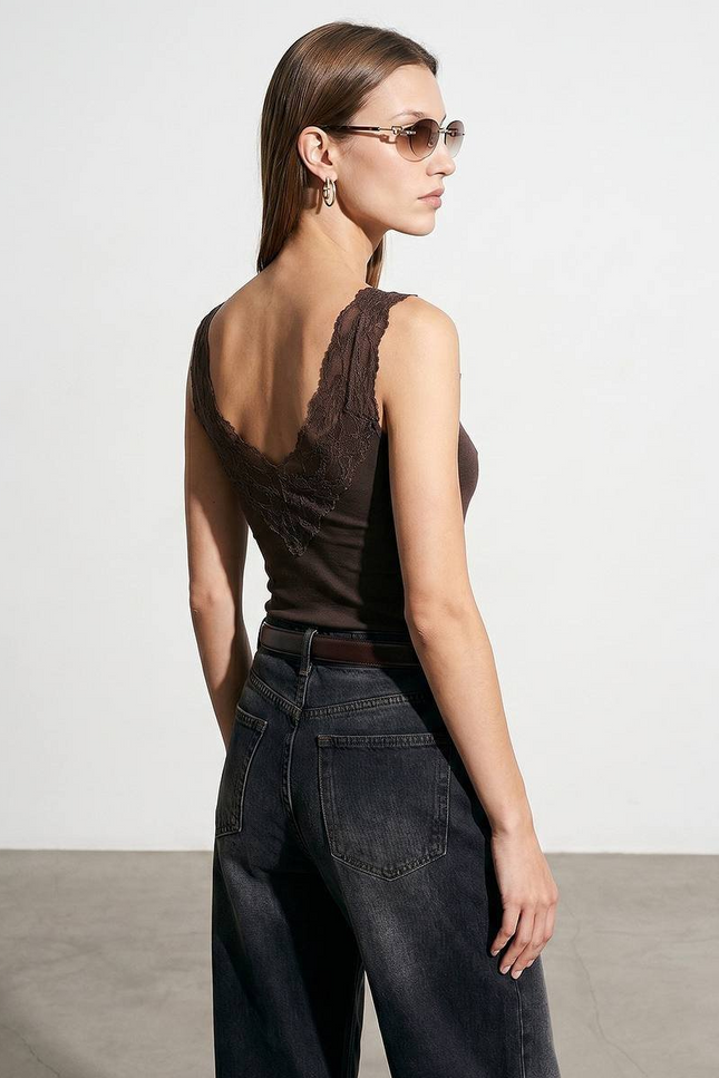 Dilvin V neck lace top