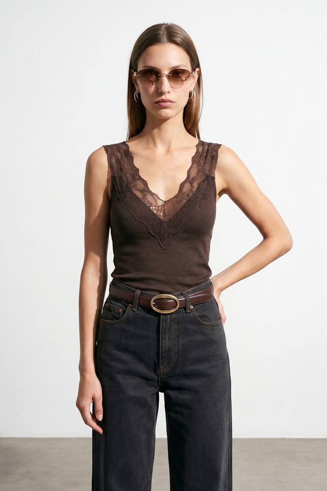 Dilvin V neck lace top