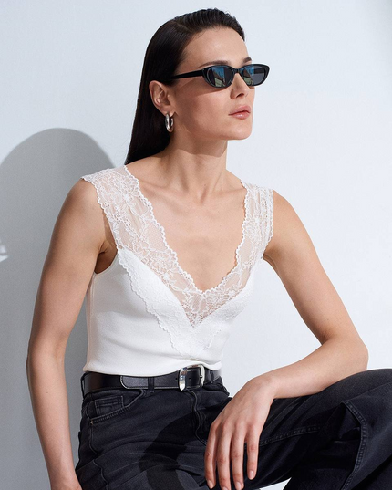 Dilvin V neck lace top