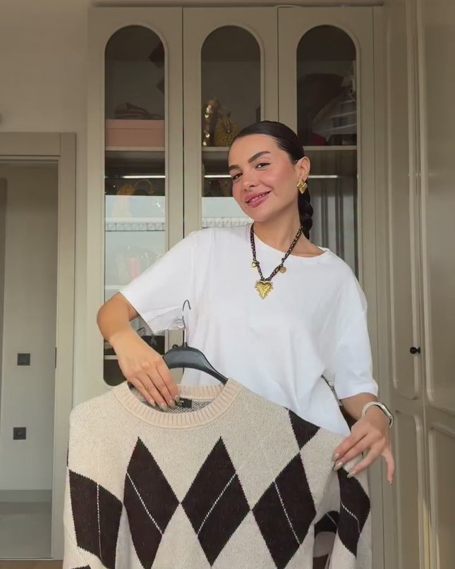 Pukie Pattern Knitted Skirt & Sweater Set