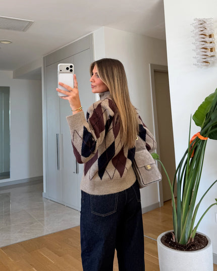 Diamond-Pattern Zippered Cardigan